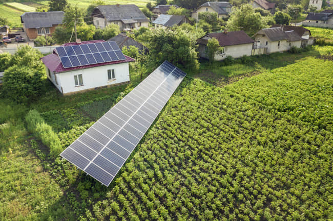 ¿Es rentable alquilar terreno para placas solares